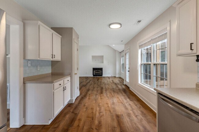 Building Photo - Farmhouse-Style Home Minutes from the Water | No HOA