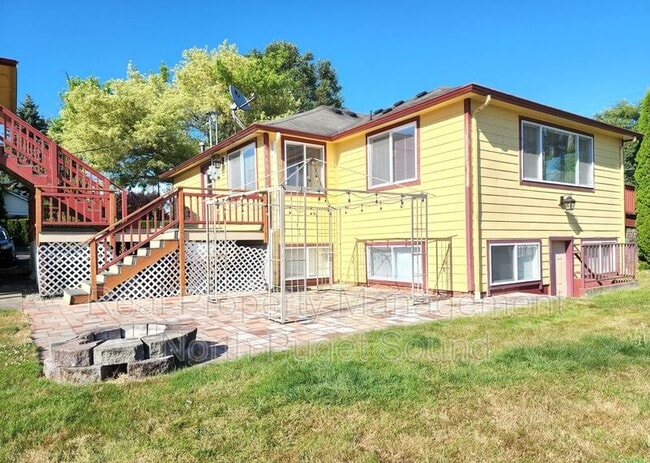Building Photo - 10914 Willow Rd