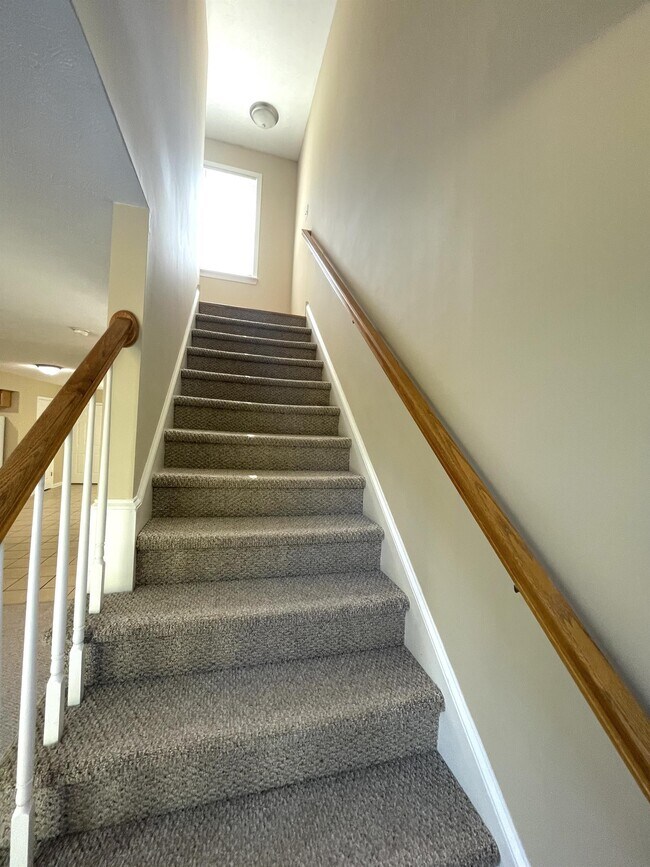 Building Photo - 39 Abbey Ct