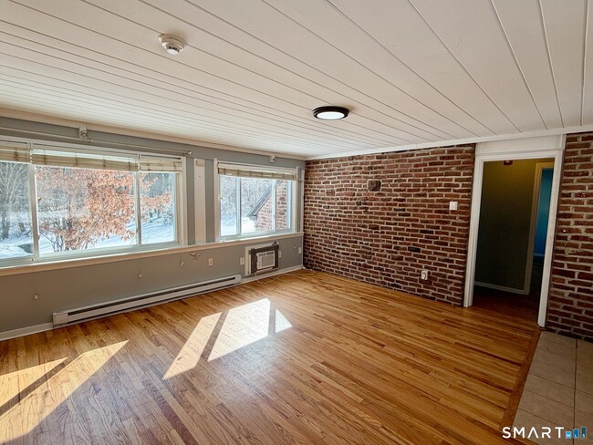 Building Photo - 25 Plymouth Rd