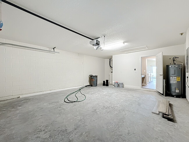 Building Photo - 877 Cypress Creek Run