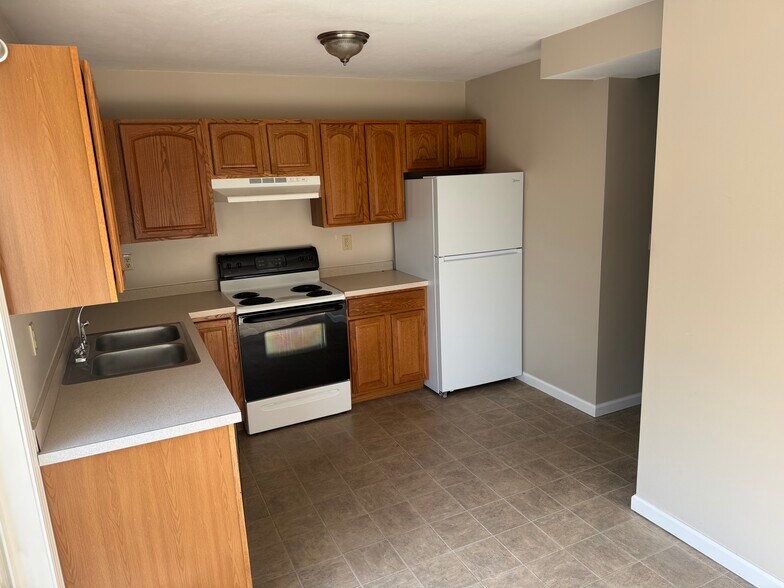 Building Photo - 235 Gladwell Ave