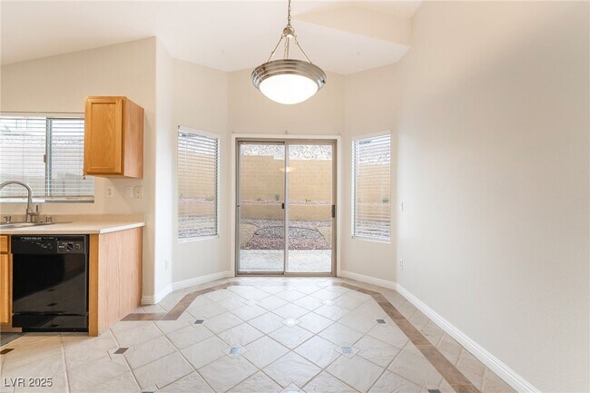 Building Photo - 11073 Vallerosa St