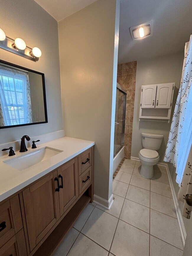 Building Photo - 136 Grimes St