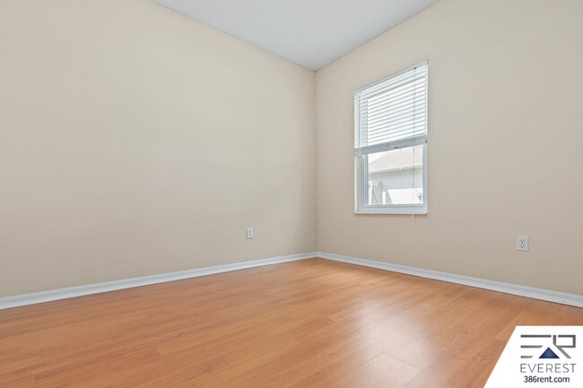 Building Photo - 16 Pinelynn Dr