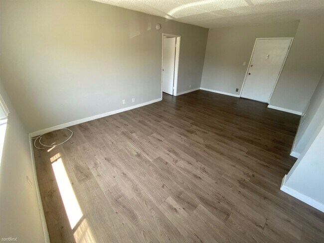 Building Photo - 1208 S Norton Ave