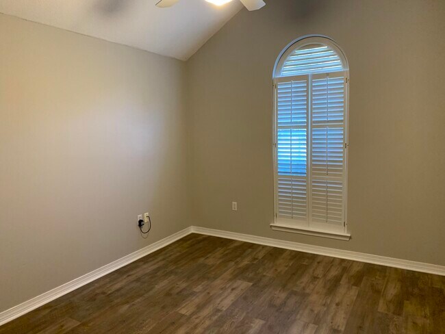 Building Photo - 307 Sand Myrtle Way