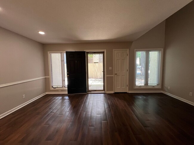 Building Photo - Myrtle Beach - 1 Bedroom / 1 Bath Loft Sty...