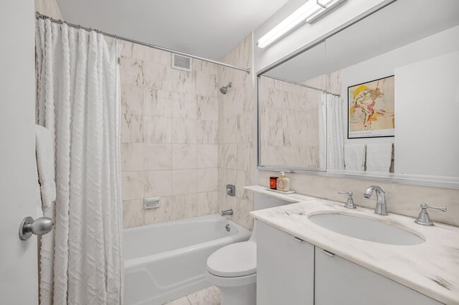 Building Photo - 40 E 94th St