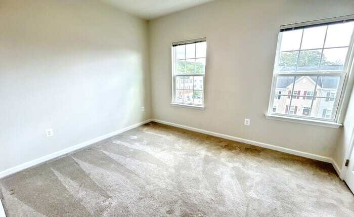 Building Photo - 502 River Crest Way