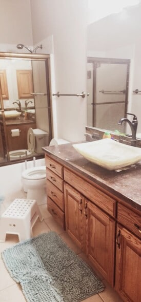 bathroom 2 - 5800 S 77th St