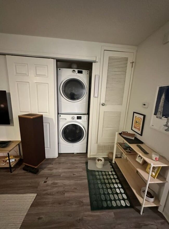 Building Photo - 2bd/1ba Townhome - South Lamar - Close to Downtown - Fenced Patio - $1450