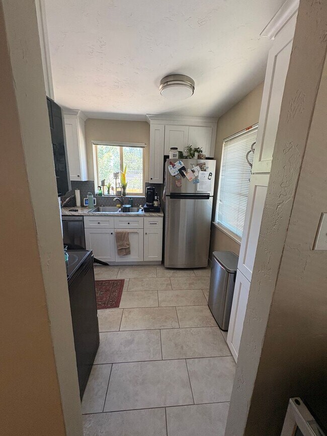 Building Photo - Updated 2BD Duplex | Edgewater Location