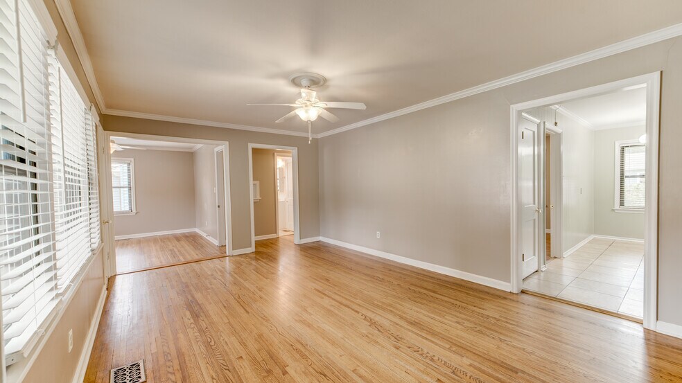 Building Photo - 56 E 52nd St