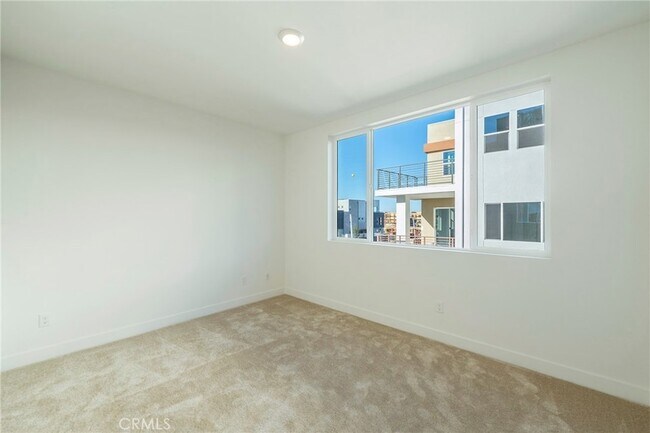 Building Photo - 121 Baluster