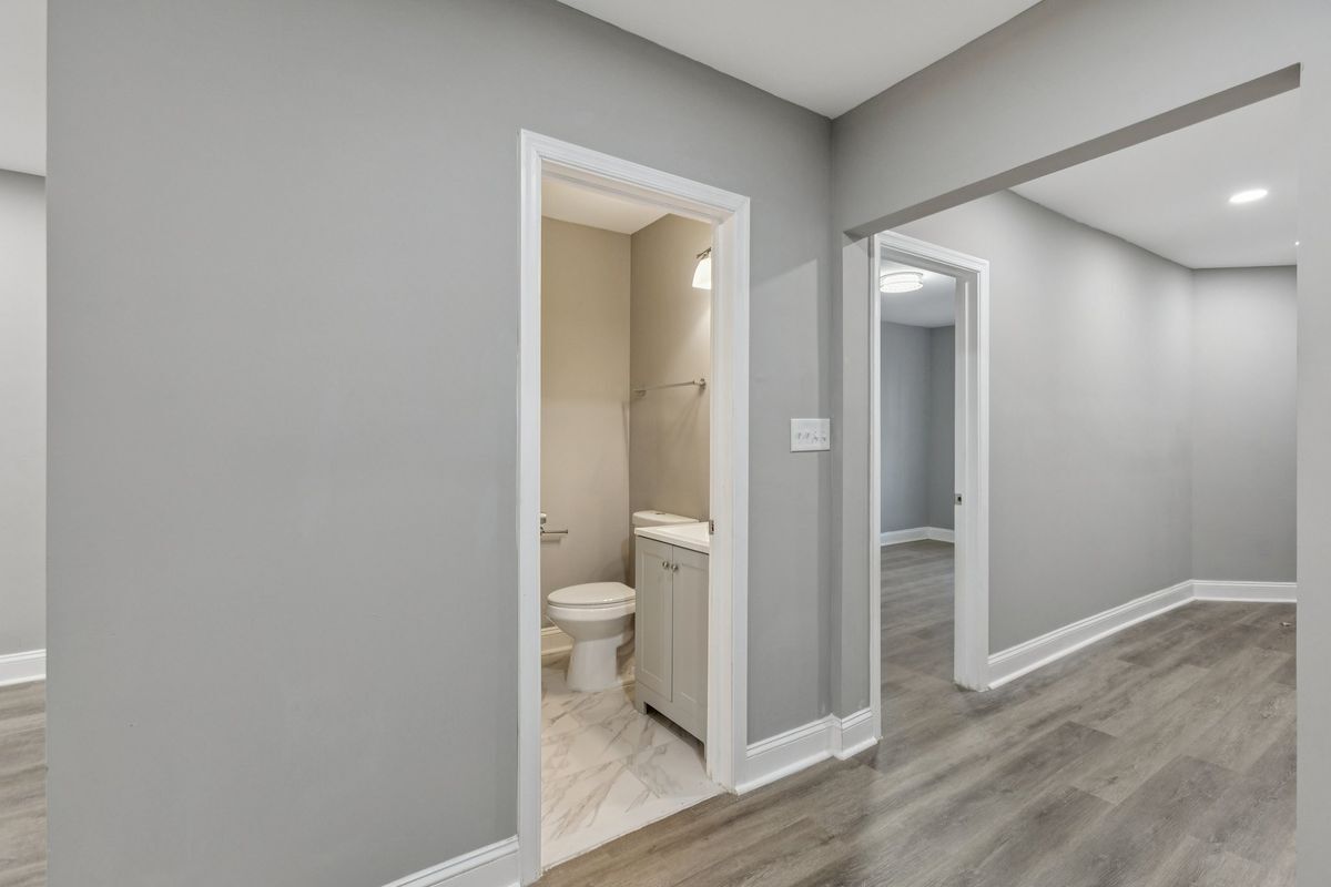 Building Photo - 405 34th St SE