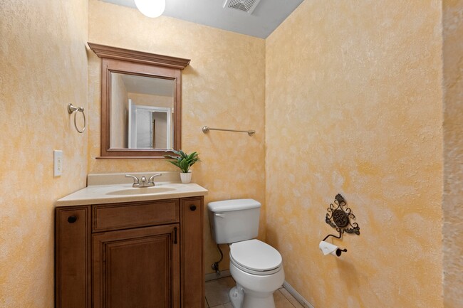 main level bath - 3061 W 92nd Ave