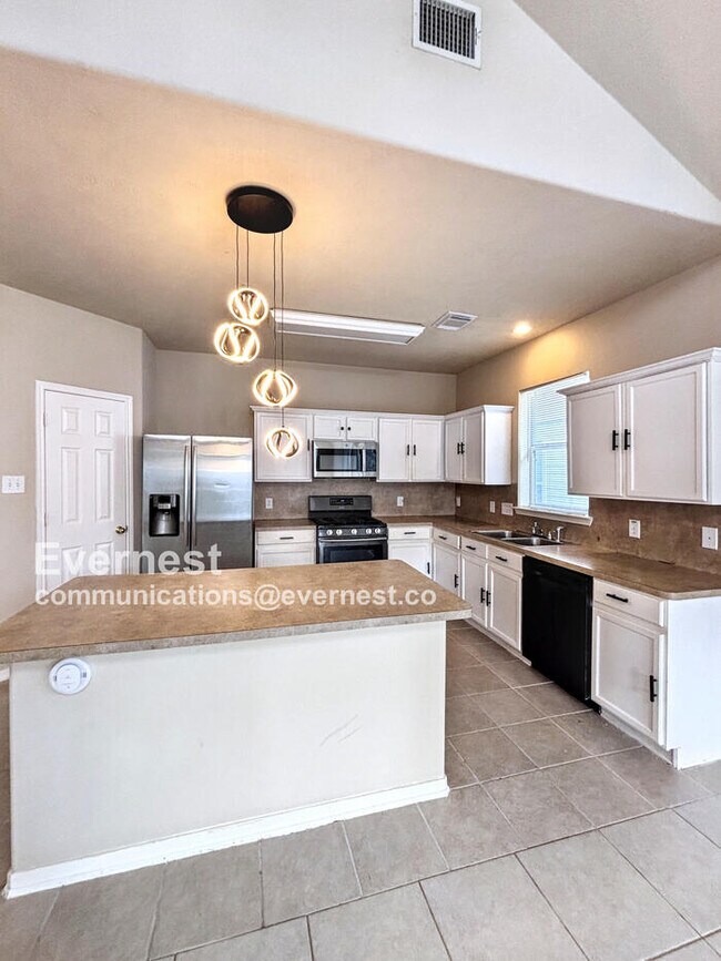 Building Photo - 8002 Arapahoe Ridge Ln