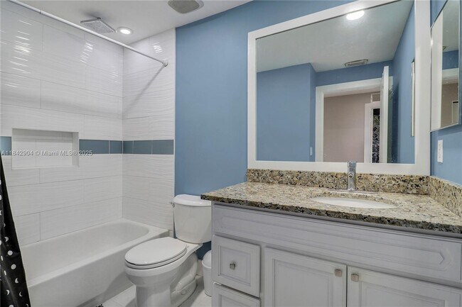 Building Photo - 6047 Seminole Gardens Cir