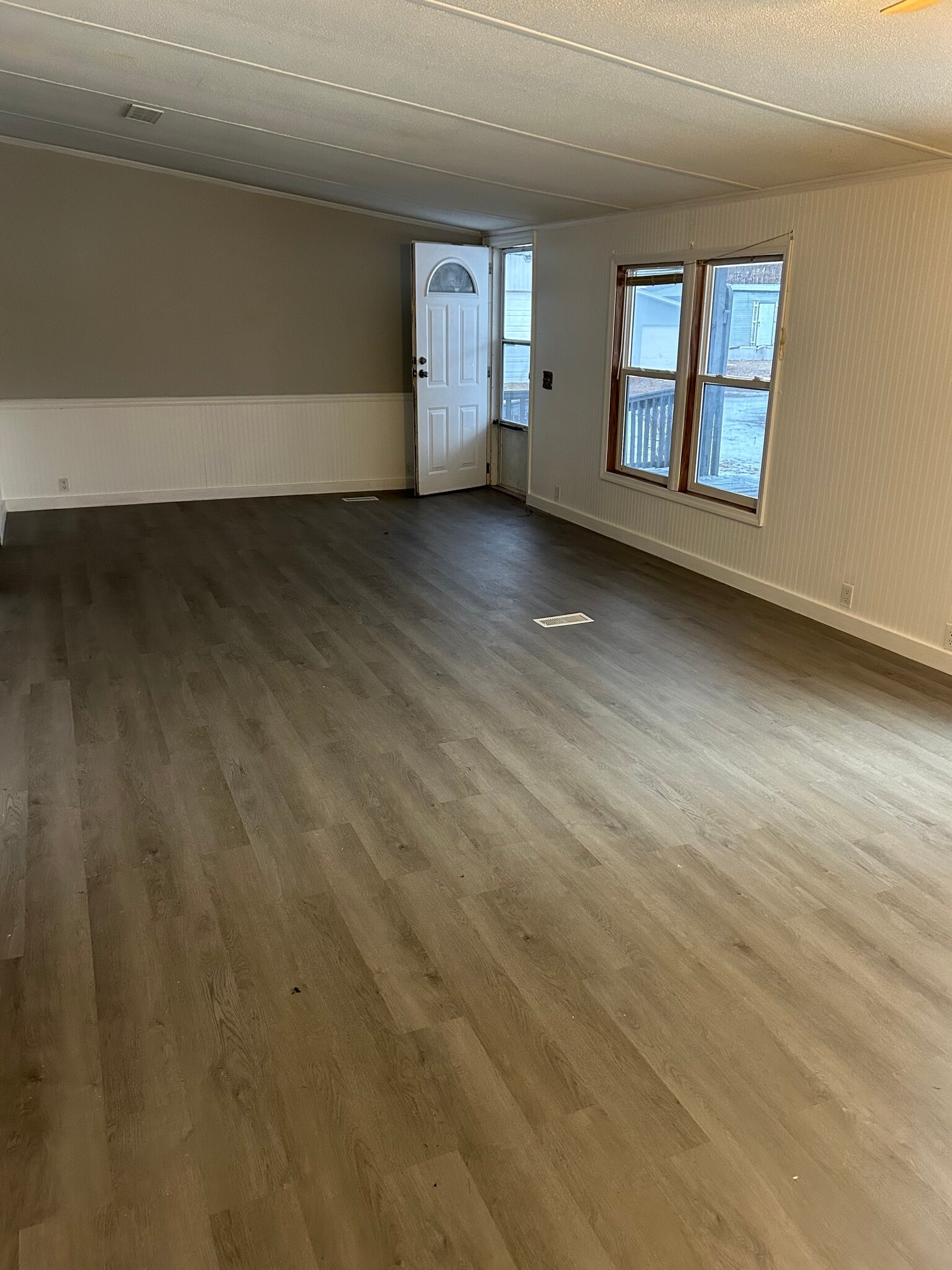 Living Room - 503 Vanzant Rd