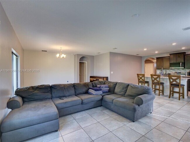 Building Photo - 808 Old Country Rd S E