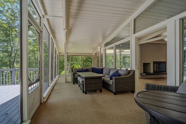 Building Photo - Scenic Lakeview Rental located on Boatman'...