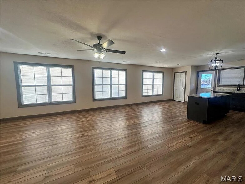 Building Photo - 3609 Justine Dr