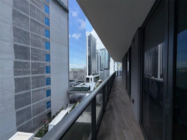 Building Photo - 801 S Miami Ave