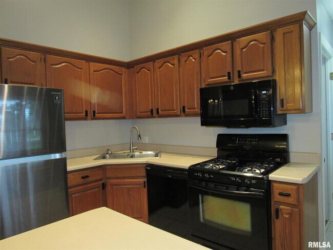 Building Photo - 1126 W Lombard St