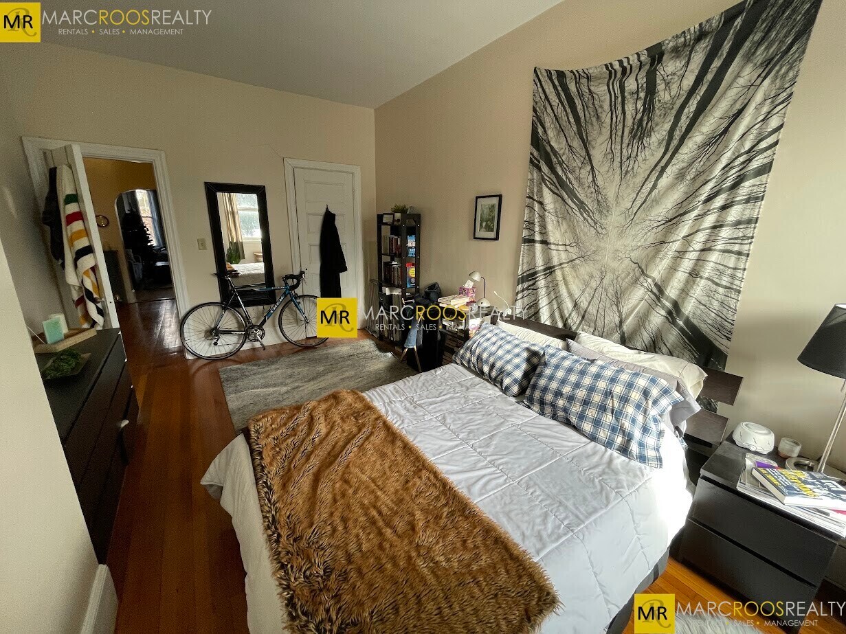 Building Photo - 1489 Beacon St