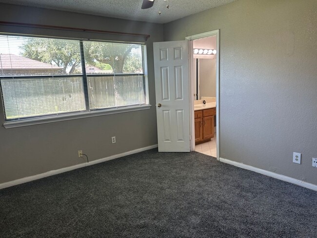 Building Photo - 7101 Premont Dr