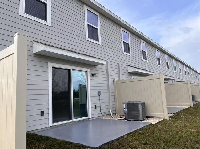 Building Photo - 8241 SW 67th Ave