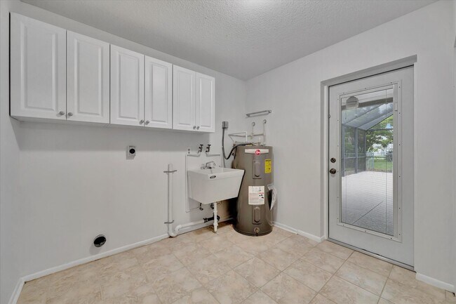 Building Photo - Beautiful 3-Bed / 2 Bath Pool Home in Sara...
