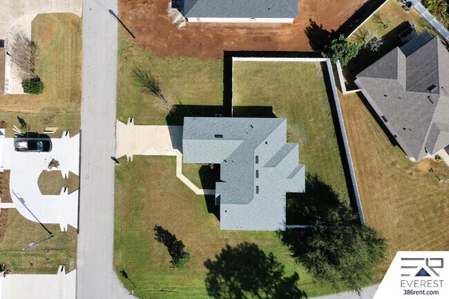 Building Photo - 39 Firethorn Ln