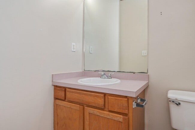 Building Photo - 17 Chatelaine Cir SE