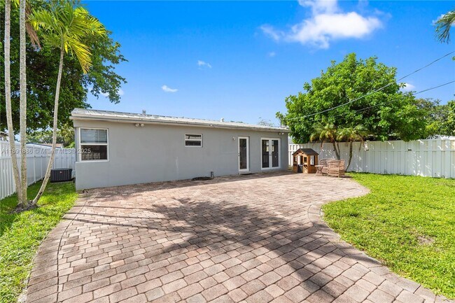 Building Photo - 301 NW 53rd Ct