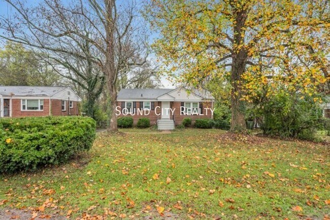 Building Photo - 2820 St Edwards Dr