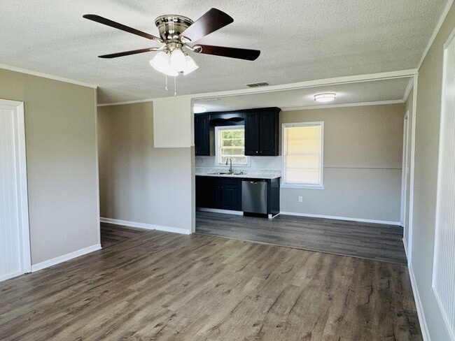 Building Photo - 4-Bedroom that has it all !