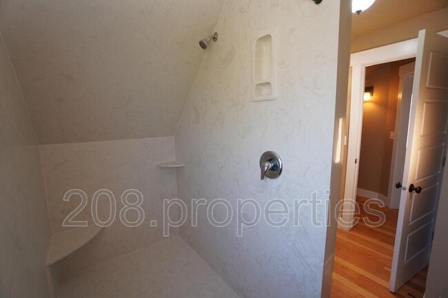 Building Photo - 1202 W Hale St