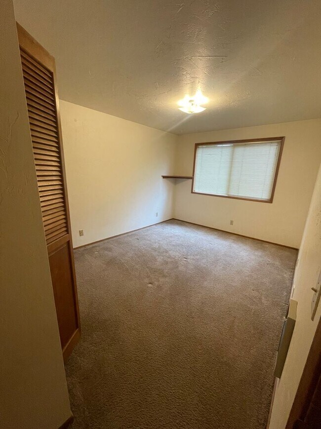 Building Photo - NW BEND Bungalow