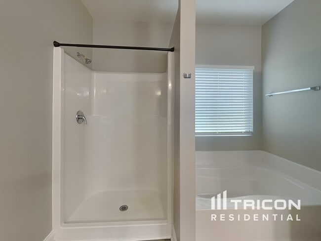 Building Photo - 517 Knollwood