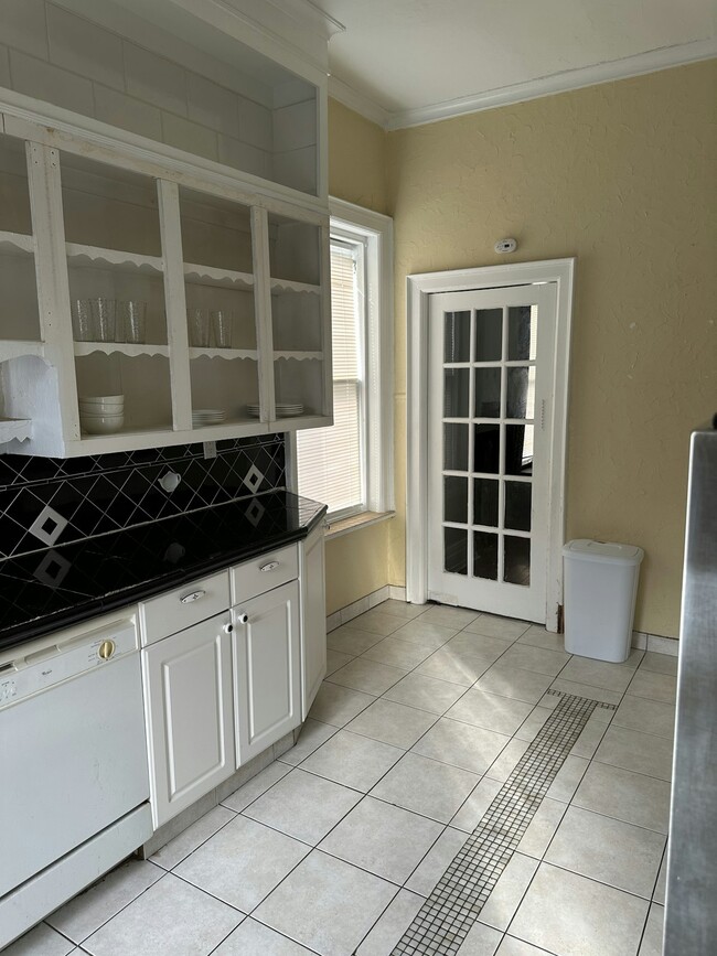 Building Photo - 624 Jefferson Ave