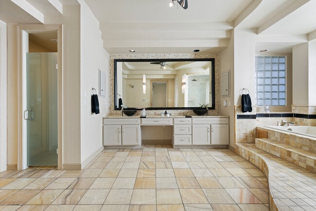 Building Photo - 3 Birnam Oaks