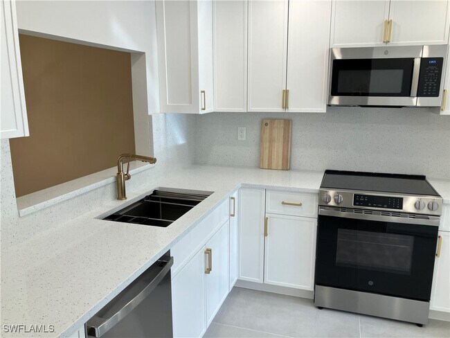 Building Photo - 1826 Kings Lake Blvd