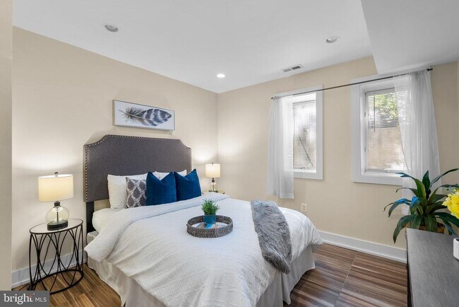 Building Photo - 747 Morton St NW