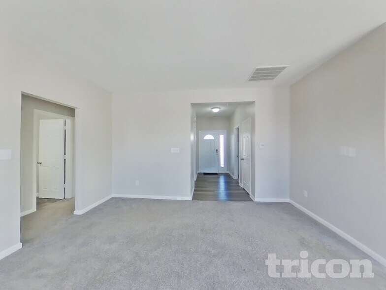 Building Photo - 5367 Shamus Dr