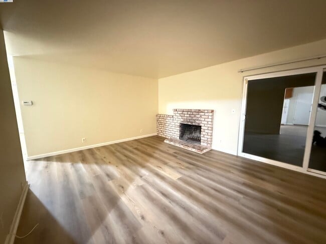 Building Photo - 1420 Primrose Way