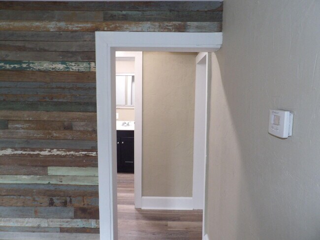 Building Photo - 611 Taylor Ave