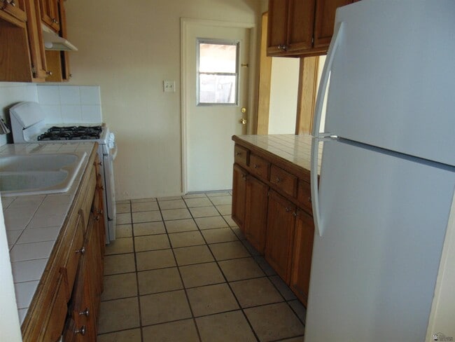 Building Photo - 2070 E La Mesa St