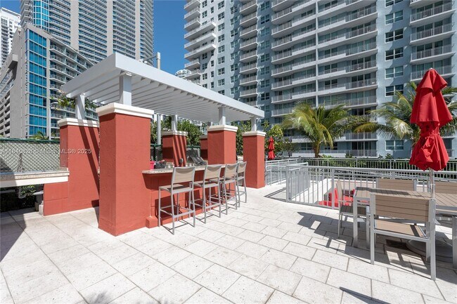 Building Photo - 1155 Brickell Bay Dr